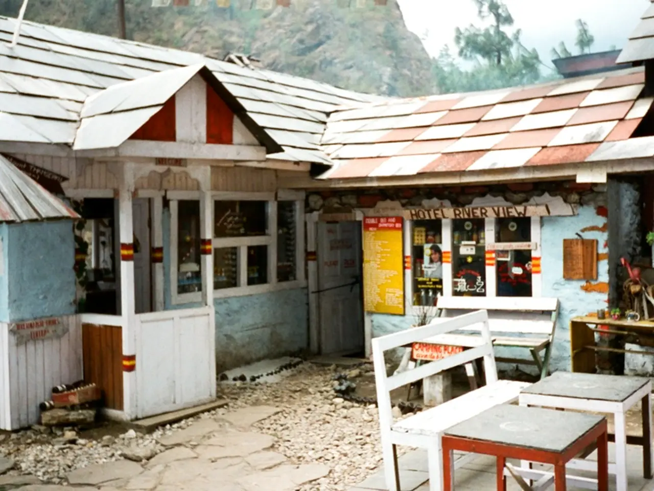 Luxurious hidden retreats showcased on our platform, featuring a charming Cornish hideaway, a...