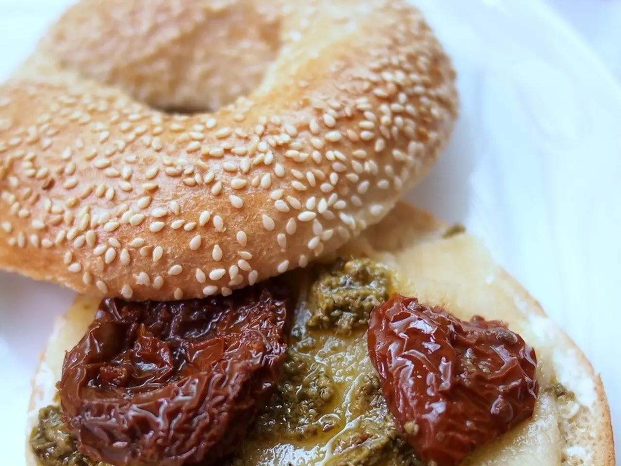 Host the Most Adorable Barbecue with These Burger-Shaped Macaron Delights