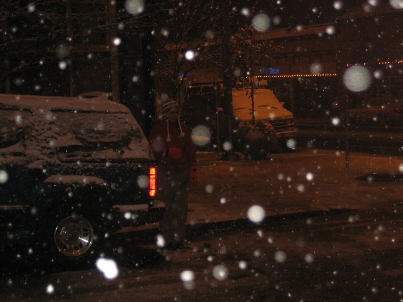 Heavy snowfall prompts numerous rescue operations by the fire department in Hattinger