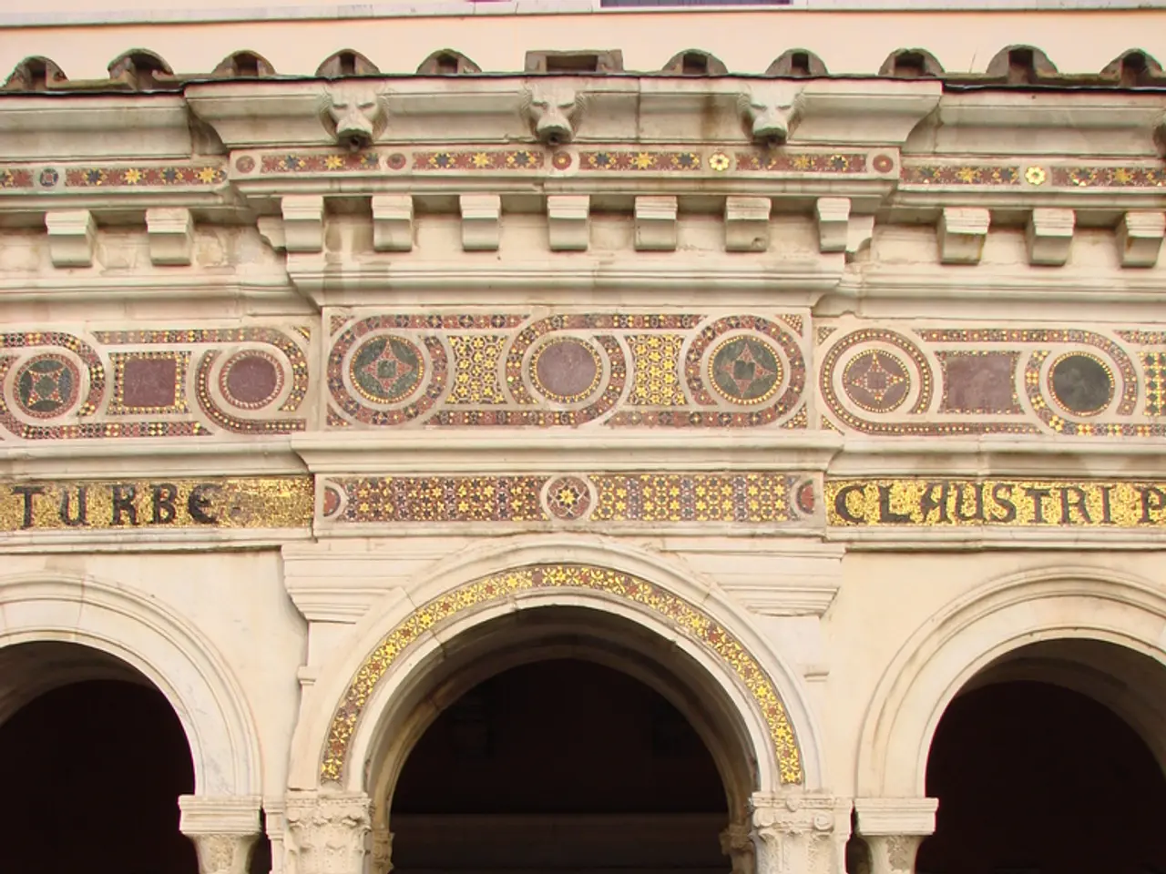Alteration in entrance access at Manitoba Museum owing to on-going construction work