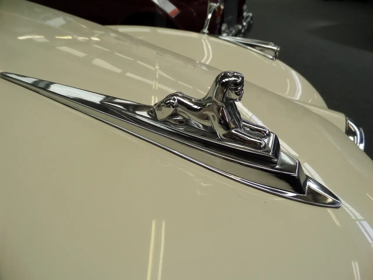 Mercedes stealthily alters its emblem in secret