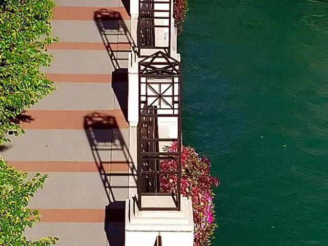 Competition in rooftop solar energy storage: Anker Solix Solar Bank versus the unnamed contender