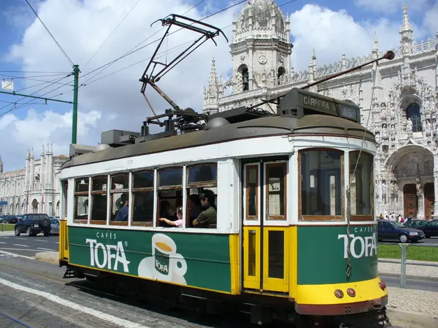 Tram Hold-up: Criminals Target Public Transportation Vehicle