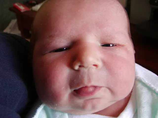 Olivia Bowen posted a charming fresh snapshot of her newborn daughter Siena shortly after the birth...