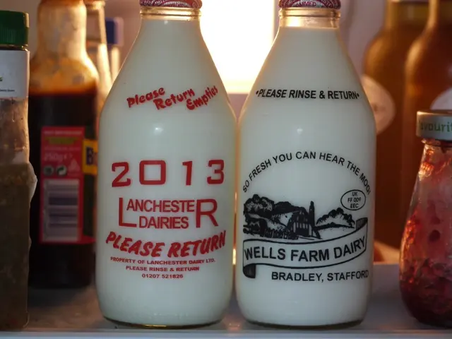 Discover the Removable, Magnetic Tongue Feature of Hot Toys' Jar Jar Binks Figure