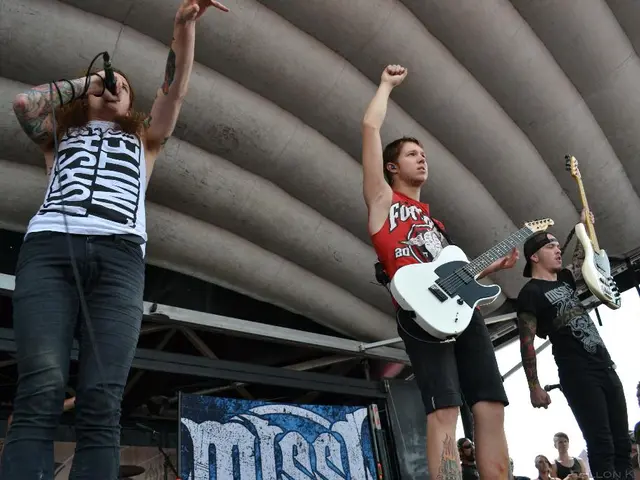 Internet Erupts in Excitement as Country Music Sensation Previews New Track: HEAR NOW