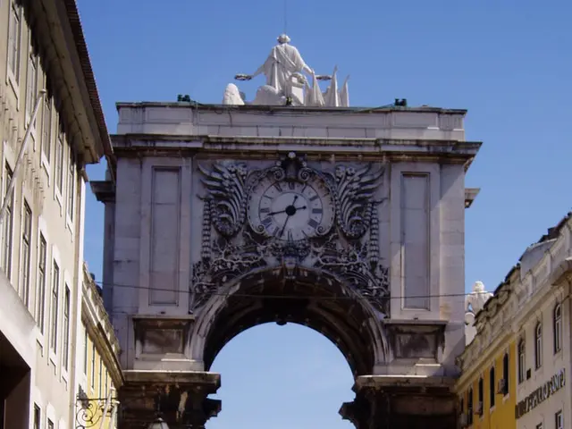 Kiev marks independence amidst dim peace prospects