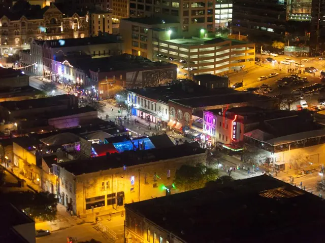 Road segment Abraham Lincoln Road temporarily restricted access