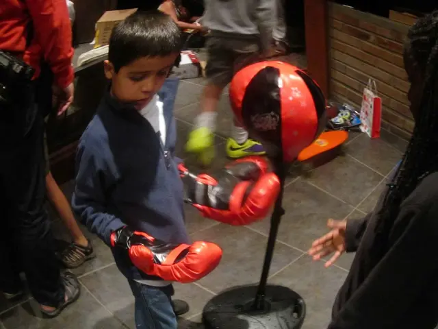 CDU leader Hagel contemplating participation in boxing match?