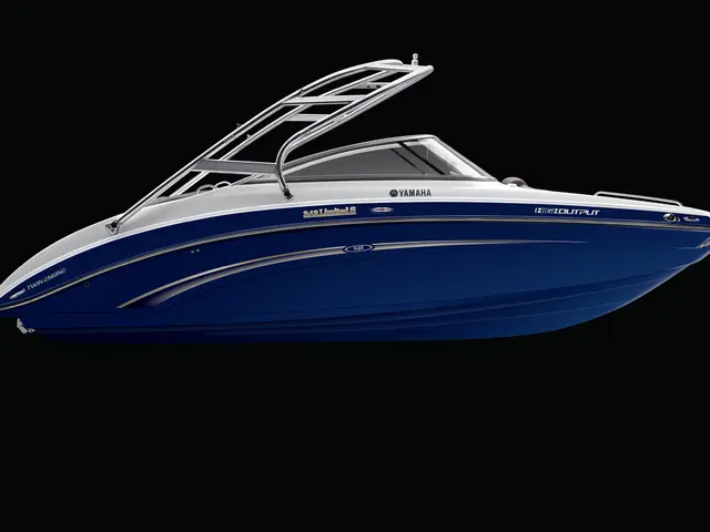 Pizza enthusiasts from Scotland embark on a trans-Pacific voyage in a rowboat.