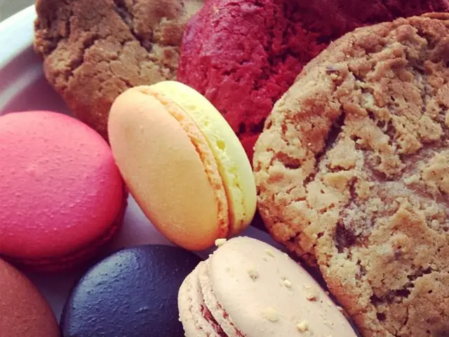 Delight in the Adorable Campfire Macaron Treats: A Tasty Spin on the French Pastry