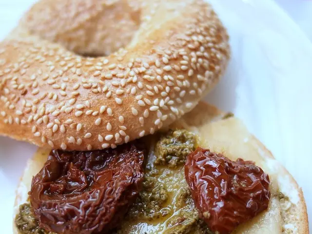 Host the Most Adorable Barbecue with These Burger-Shaped Macaron Delights