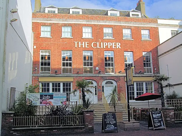 City bar plans to resume operations as a restaurant following local authorities' closure