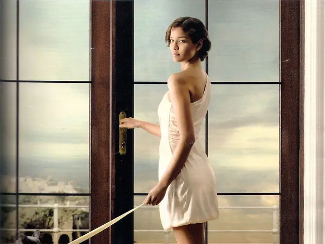 Secure your pet's door escapades with this expert's easy-to-follow advice!