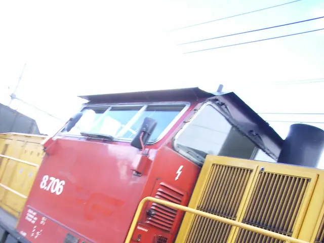 Uninterrupted Performance Kicks Off as a Fanciful Stage Drama: Acting Out a Grave and Cheerful Show...