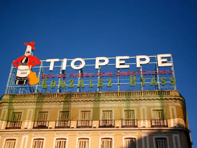 U.S. Delta Sky Club Lounges - their locations, operating hours, and facilities in the year 2025