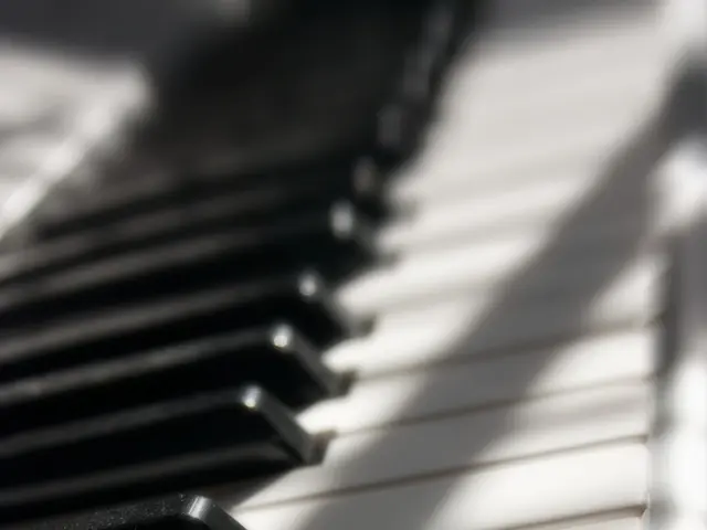 Compact Bluetooth Mechanical Keyboard Delivers on Its Miniature Promise