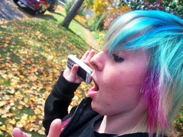 Taxi driver prevents elderly person from financial scam