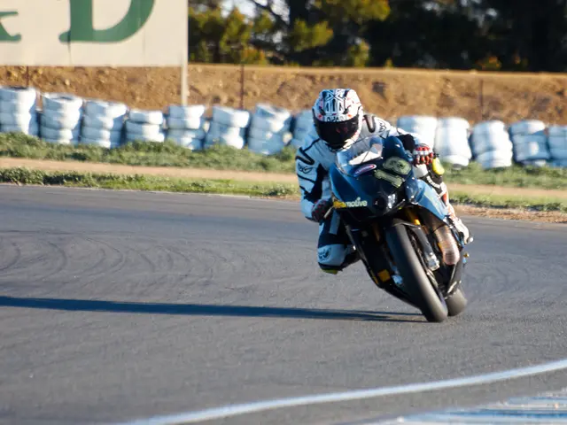 Scooter accident in Bonn leaves elderly driver hurt: Commissioner seeks witnesses and involved...