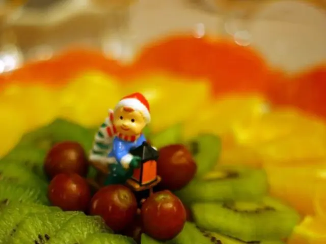 Puzzle Game Involving Fruits Sliced and Organized in Folders