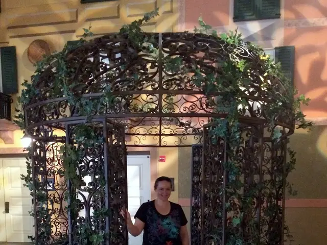 Stylish and Refined Dark Room Innovations: Daring and Elegant Design Motifs to Explore