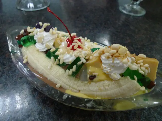 "In Solingen, the establishment of 'Bob's Rock and Bowl' commences on the fairway"