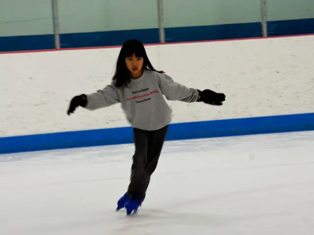 Children receive safety guidelines regarding ice from school inspectors