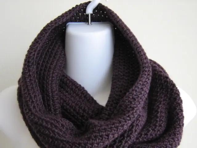 Investigate photographs following burglary