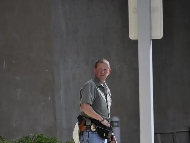 Individual, aged 30, employs animal protection spray