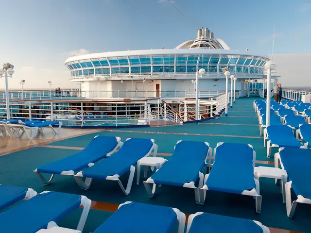 Ferry service interruption: "Amt Neuhaus" on the Elbe River temporarily halted prior to Easter...