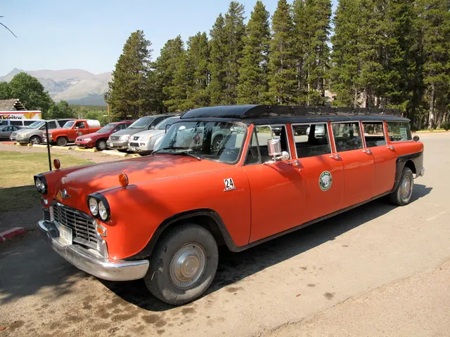 Jeff Gordon expresses interest in aiding the production of a "Days of Thunder" sequel within the...