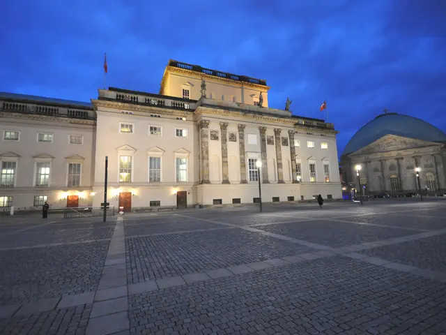 U.S. Citizen's Solar Eclipse Encounter in Mexico: The Unseized Chance