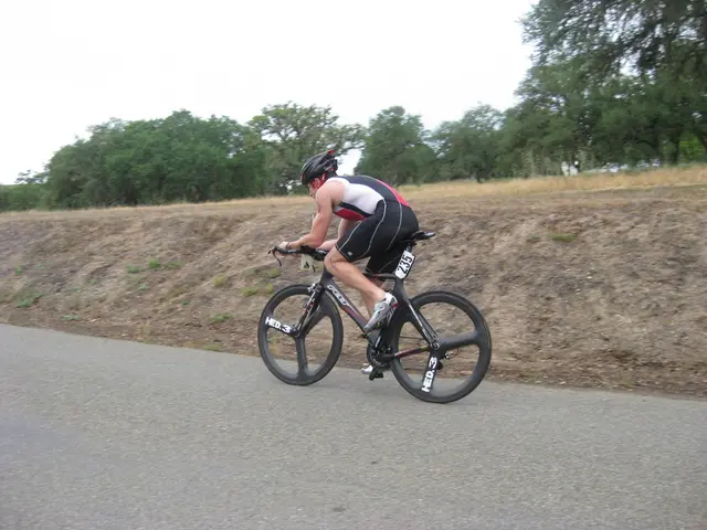 In Hattingen, an individual experiences a fall, resulting in minor injuries.