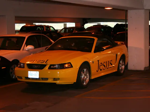 Car Crash in Public Parking Lot - PDPS Report on Vehicle Mishap in Open Parking Area