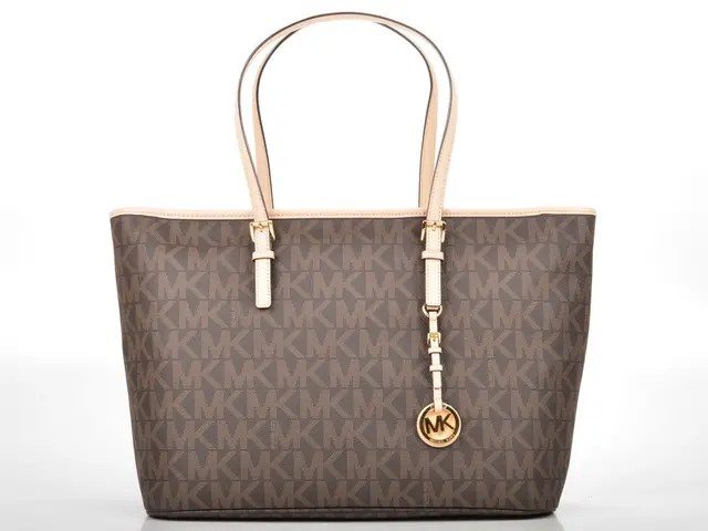 Attempted theft of handbags by LPI-G caught on camera