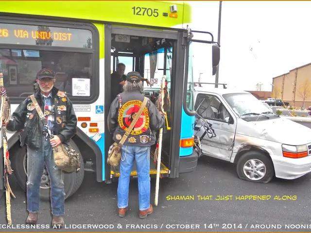 Car crash on B7 Highway results in injuries, reported as LPI-G incident