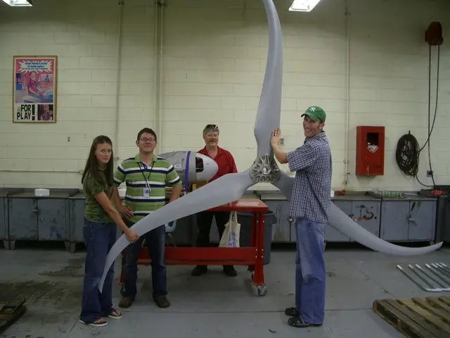 France and the United Kingdom's joint financing of nuclear weapons, as addressed by Spahn