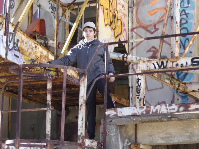 Robbery results in broken nose