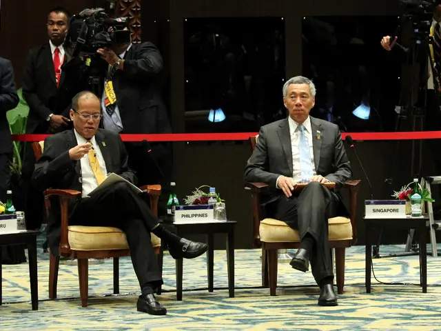 Tea accidentally splashes onto face of a 41-year-old vendor