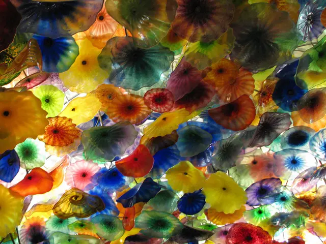 Combinations of hues that accentuate white, as advised by design professionals, including ten teams...