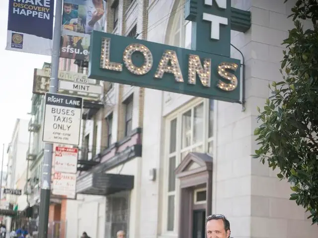 Exploring Strategic Applications of Movement in Web Architecture (and identifying moments of...