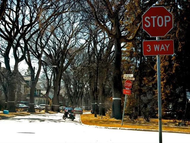 Construction work ongoing for three weeks on Clausewitzstrasse