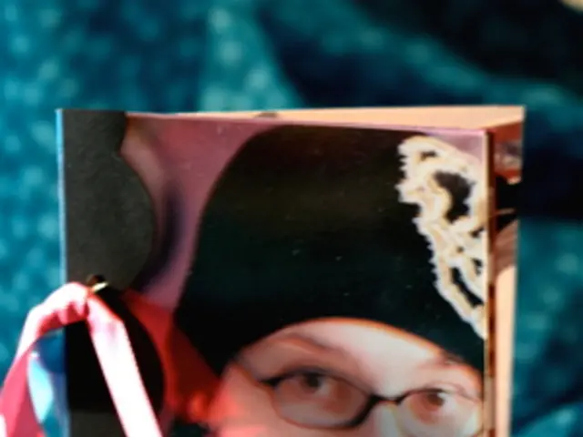 Guide for Crafting an uplifting Greeting Card for Morning Cheer