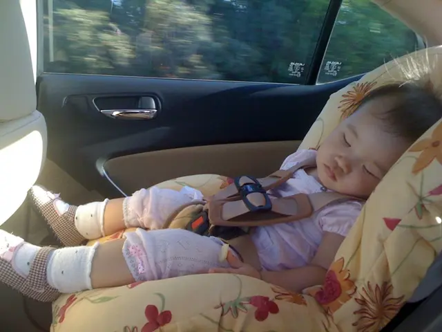 Man abandons infant in a car's roof and departs for Lviv.