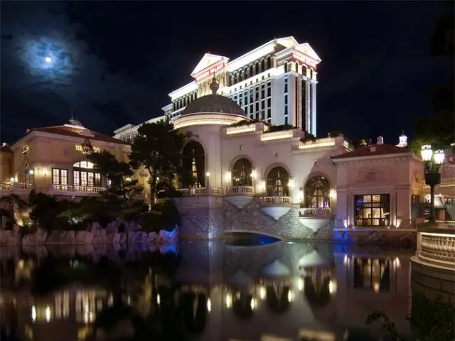 Moon's Visual Appearance on September 7, 2025: A Portrayal of Lunar State