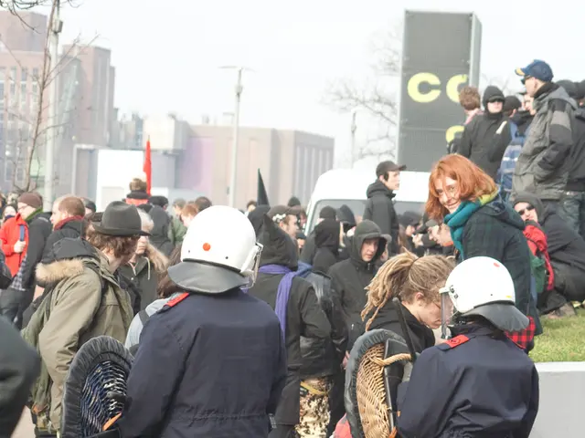 Residents Bravely Assist Police in Bremerhaven