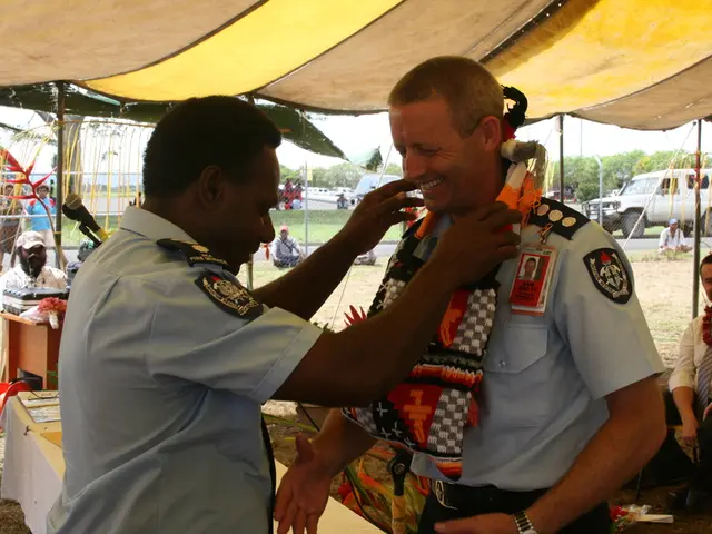 Officer files lawsuit against colleagues: disagreement over 13 minutes of work or rest period...