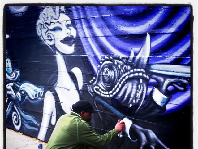 Counterfeit money users apprehended by authorities in a political scandal