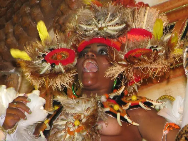 Angelina Jolie once more displays her leg in public appearance