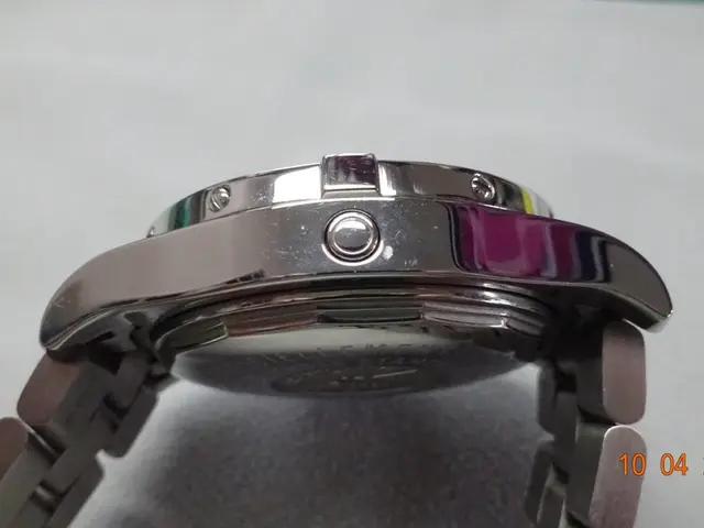 Unscrupulous watch thieves make off with luxury timepieces from Rolex and Panerai dealers